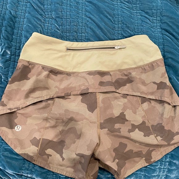 LULULEMON SHORTS size 2 tall - Picture 3 of 4